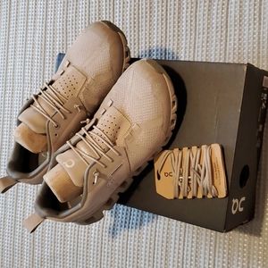 ON waterproof women's size 7.5 in desert/lunar